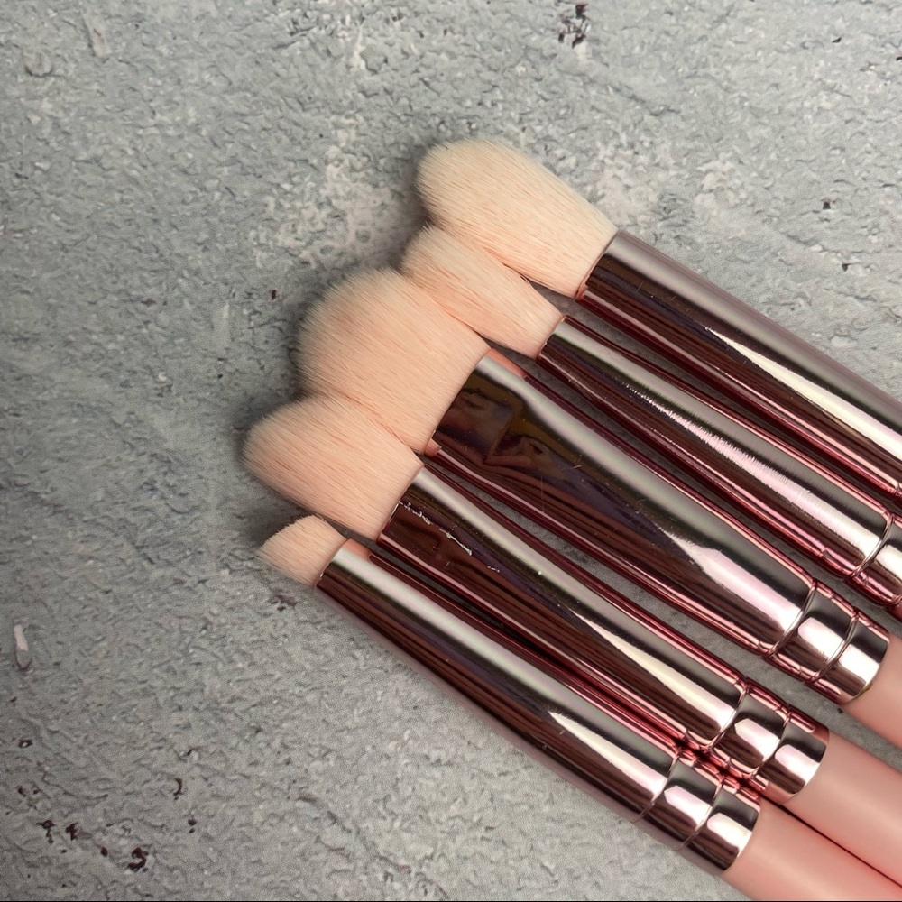🌟 2 Day Sale🌟 MOTD Cosmetics, A Blush Blending Essential Eye Brush Set Of 5 - Picture 3 of 12